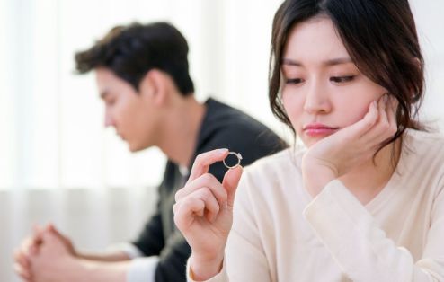 初恋出轨_出轨初恋是不是很难分开了_梦见出轨初恋